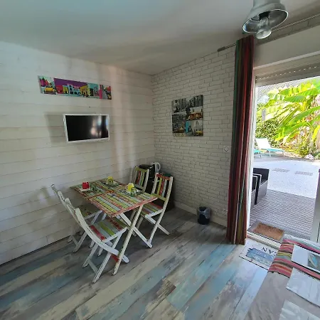 Caraibes Гостевой дом Гюжан-Местрас