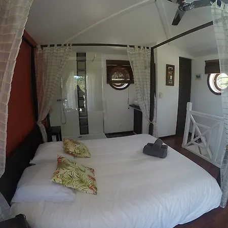 Caraibes 게스트하우스 3*